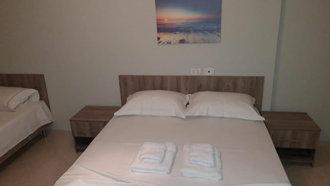 Disy Apartments Vlorë Rum bild