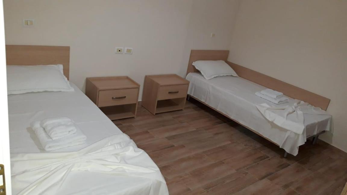 Disy Apartments Vlorë Rum bild