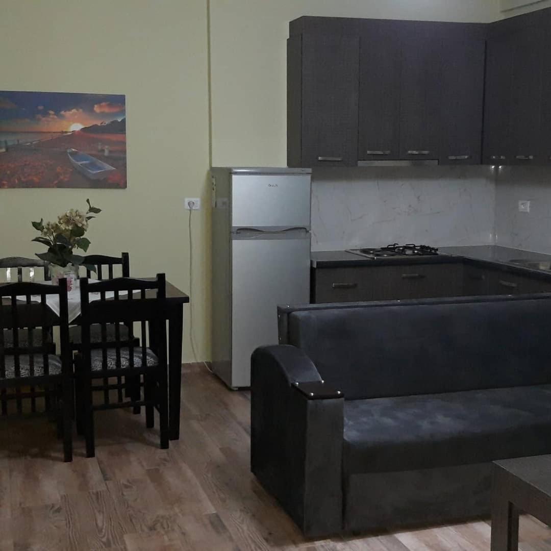 Disy Apartments Vlorë Rum bild