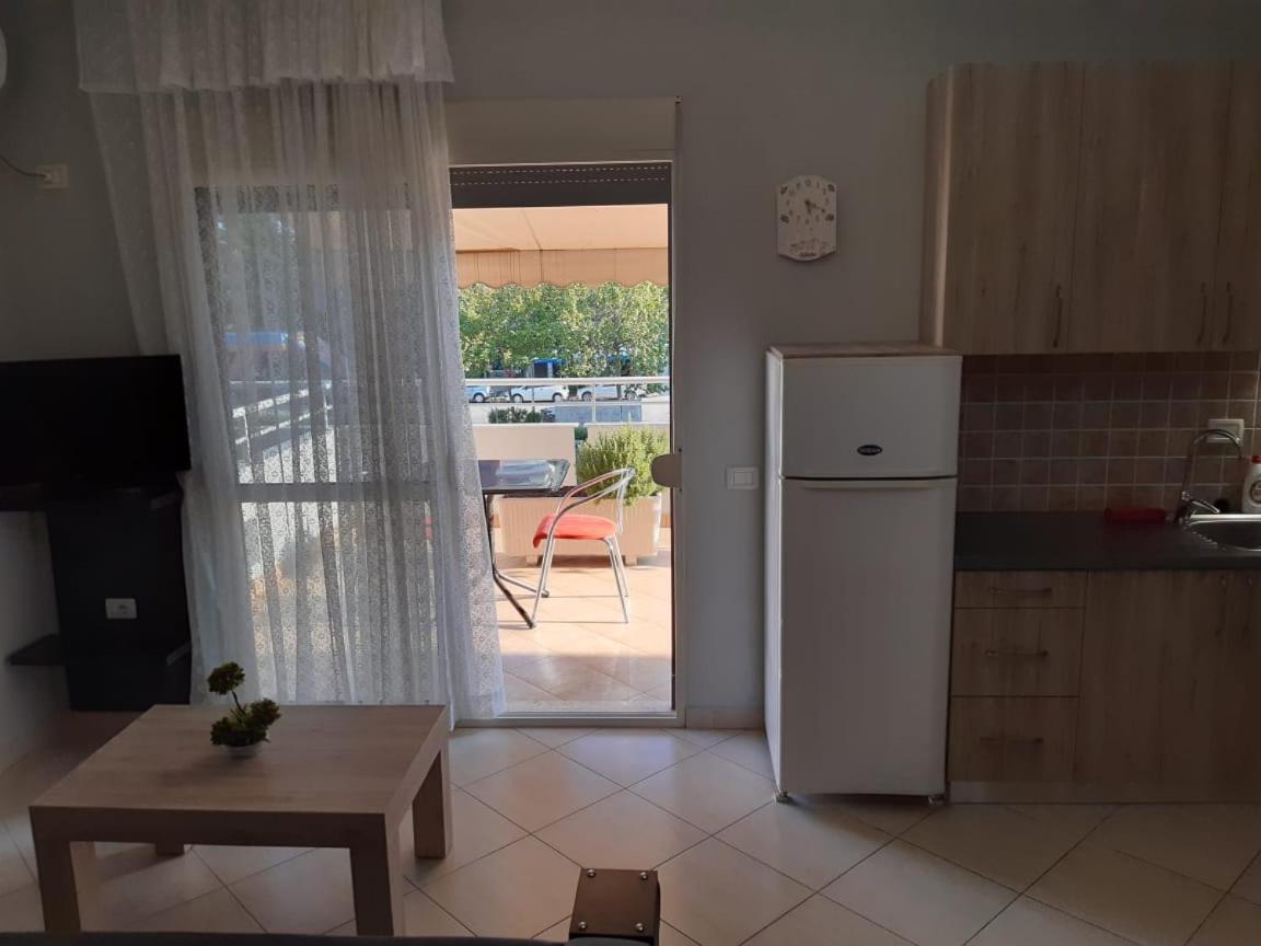 Disy Apartments Vlorë Rum bild